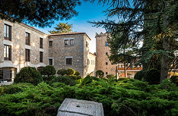 El coqueto jardín exterior