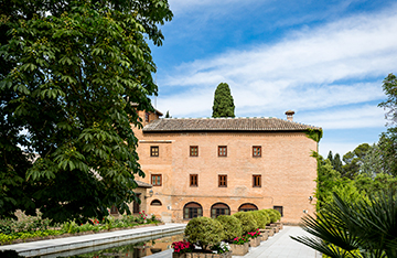 Parador de Granada, con vistas a los jardines