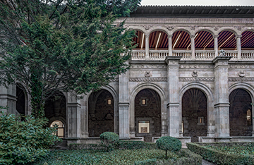 Jardines y claustro renacentista